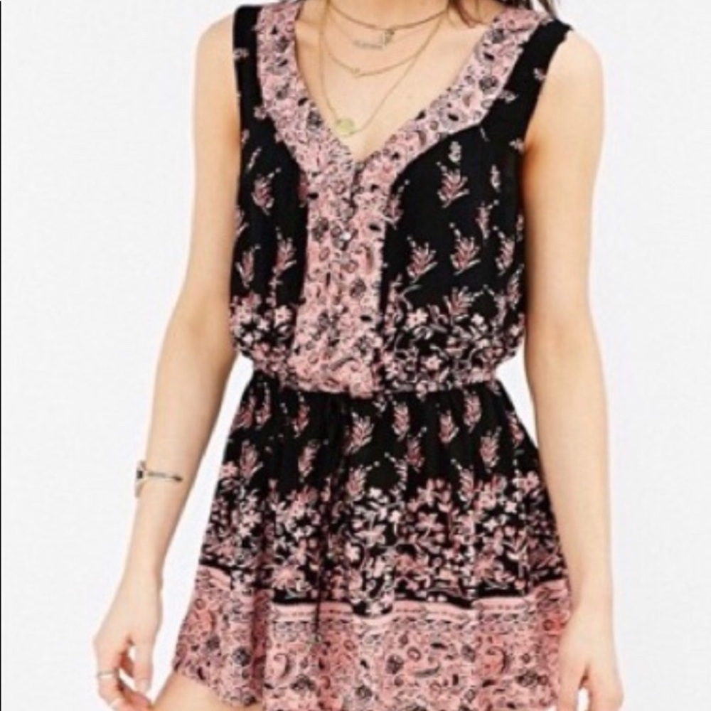 Urban Outfitters Boho Romper - Picture 3 of 7